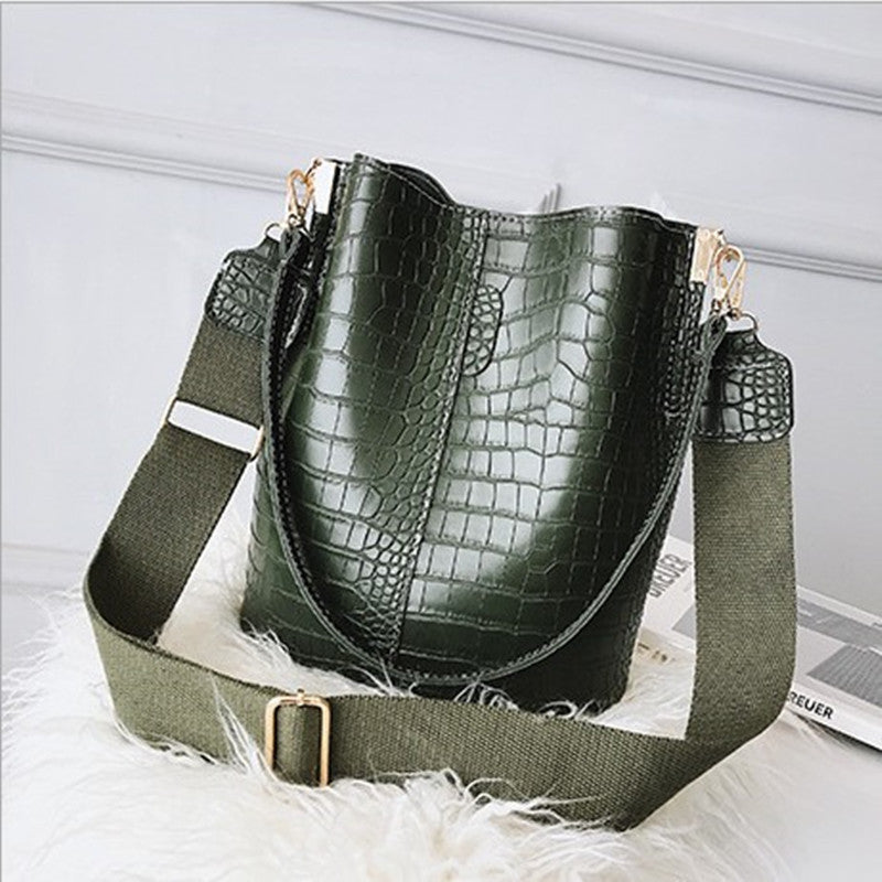 Korean fashion female bag 2021 crocodile pattern handbag female ins shoulder bag double shoulder strap female bag messenger bag