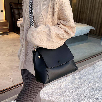 Autumn and winter simple one-shoulder big bag female 2021 new bags tide Korean version of the wild messenger bag atmospheric fashion handbag