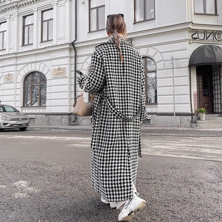 Cross-border women's clothing 2023 autumn and winter new houndstooth long windbreaker high-end fashion coat black and white light mature coat for women