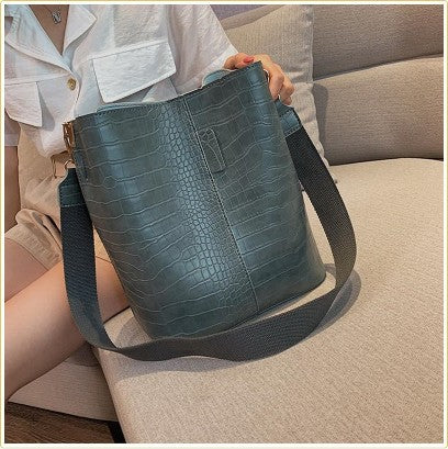 Korean fashion female bag 2021 crocodile pattern handbag female ins shoulder bag double shoulder strap female bag messenger bag